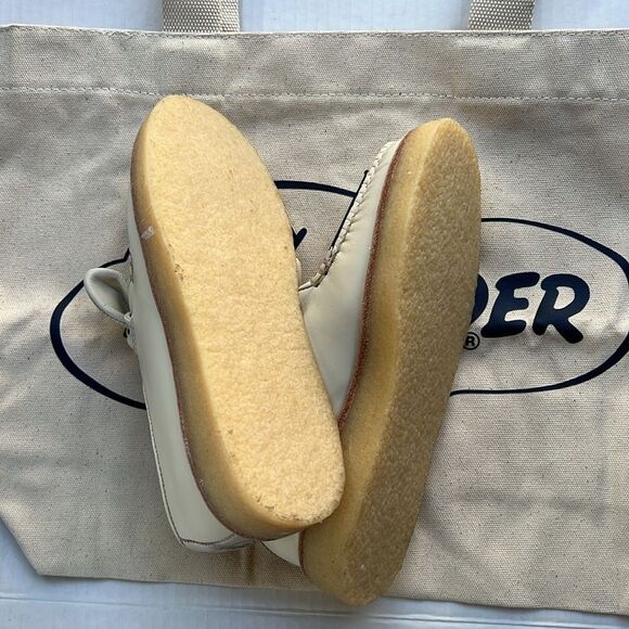 Sperry Captain's Crepe Bow Oxford in Ivory with Tote Bag - Picture 9 of 12